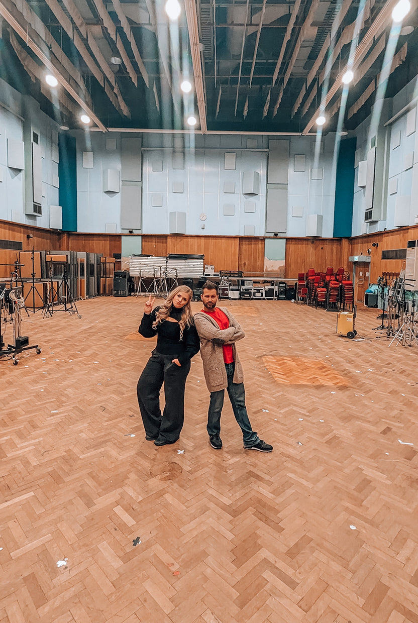 ABOUT Jennifer Thomas Music